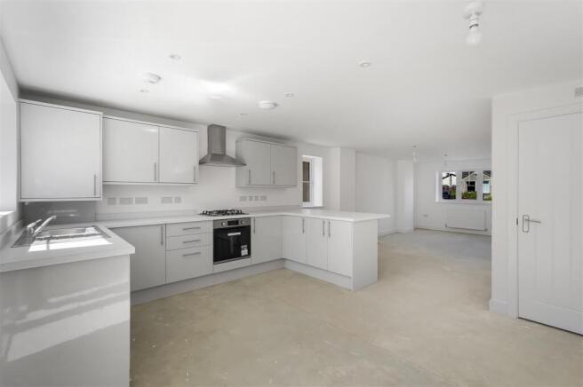 3 bed Semi-Detached for sale Image 6