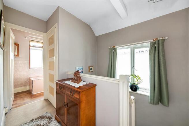 FIRST FLOOR LANDING