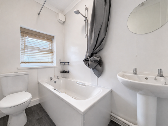 3 bed Terraced to rent Image 7