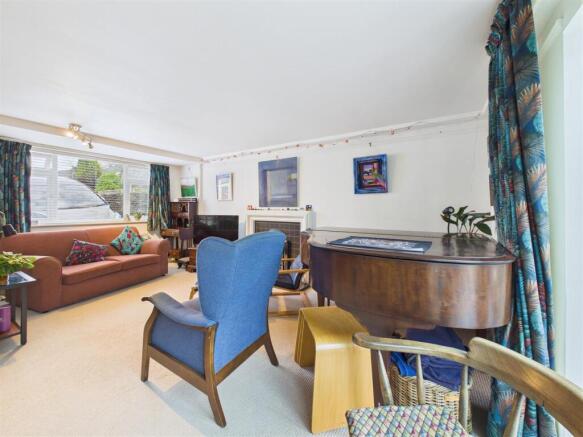 3 bed Semi-Detached for sale Image 4