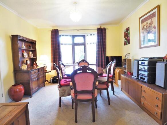 Bow-Fronted Dining Room 927