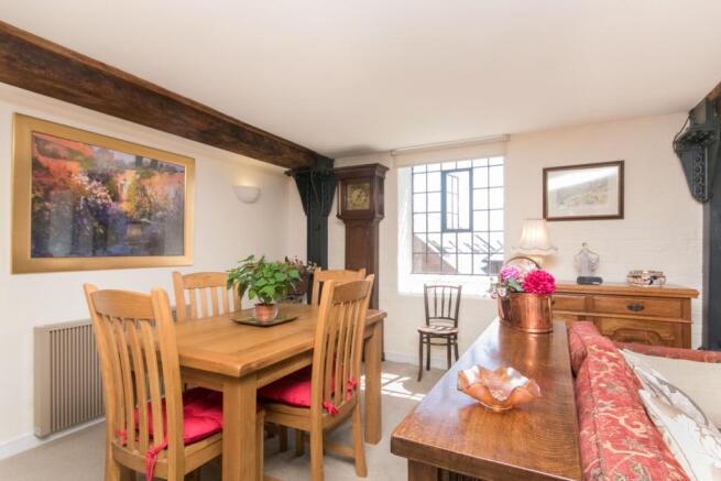 Lounge/Dining