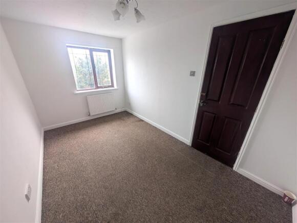 3 bed Semi-Detached to rent Image 4