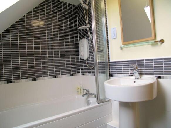 2 bed Apartment to rent Image 9