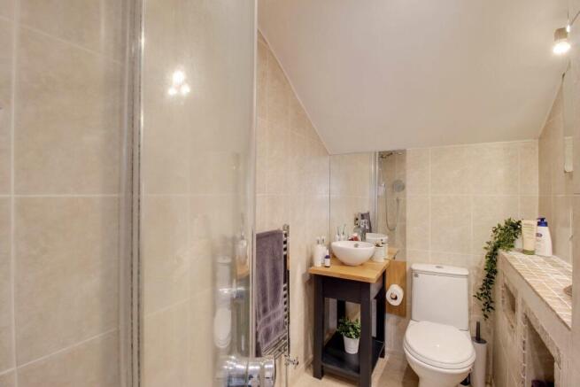 Ensuite to Bed 1