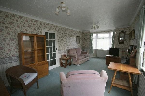 LOUNGE/DINING ROOM