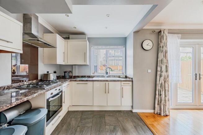 Kitchen / Dining Area