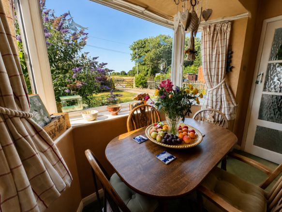 3 bed Semi-Detached for sale Image 6