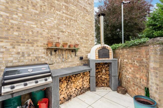 BBQ and Pizza oven