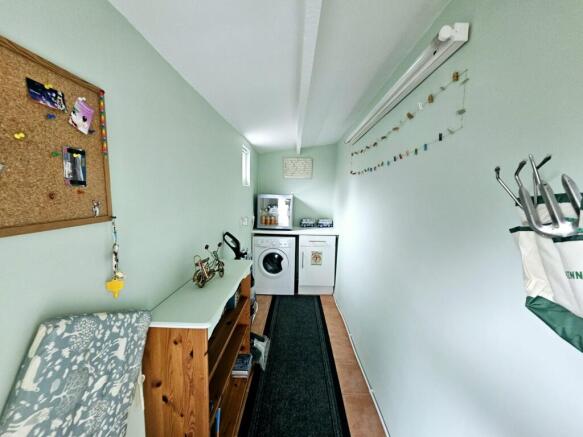 3 bed Semi-Detached for sale Image 9