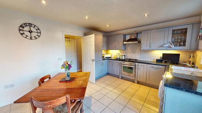 KITCHEN/DINING ROOM