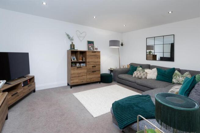 2 Blackthorn Gardens