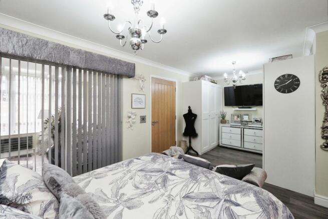 Main Bedroom with dressing area (potential for another bedroom?)