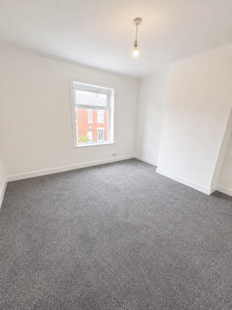 2 bed Terraced to rent Image 6