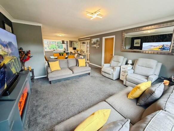 2 bed Link Detached House for sale Image 8