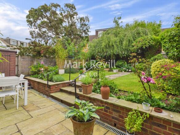 Finches Gardens, Lindfield, RH16 photo 4