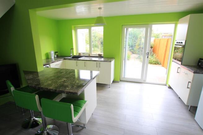 Kitchen (2).JPG