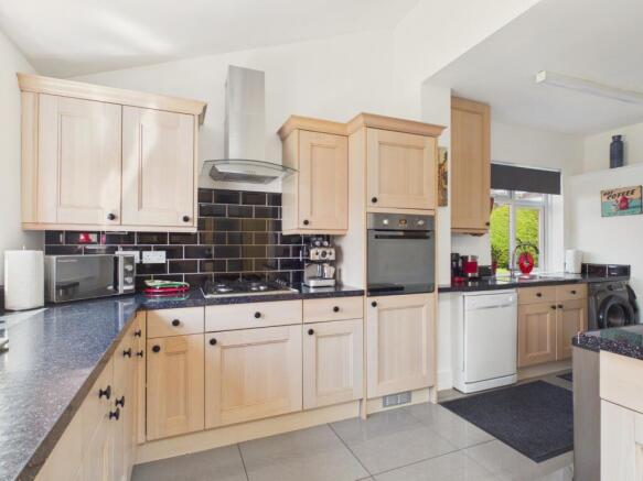 3 bed Semi-Detached for sale Image 12