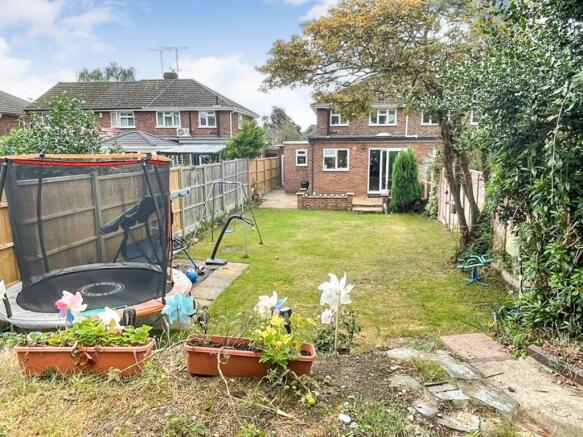 Antrim Road, Woodley, RG5 photo 4