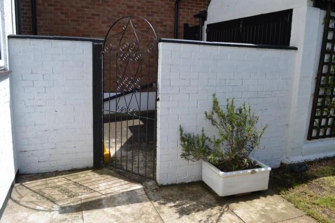 Side Gate