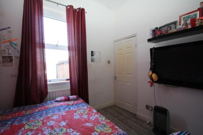 Middle Bedroom