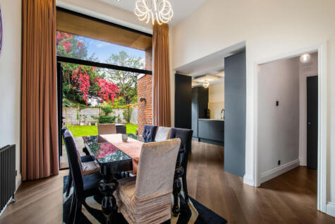 Badgers Croft, Totteridge, N20