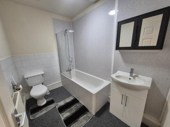 2 bed Terraced to rent Image 12
