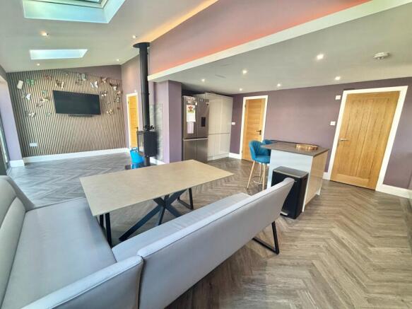 4 bed Semi-Detached for sale Image 7