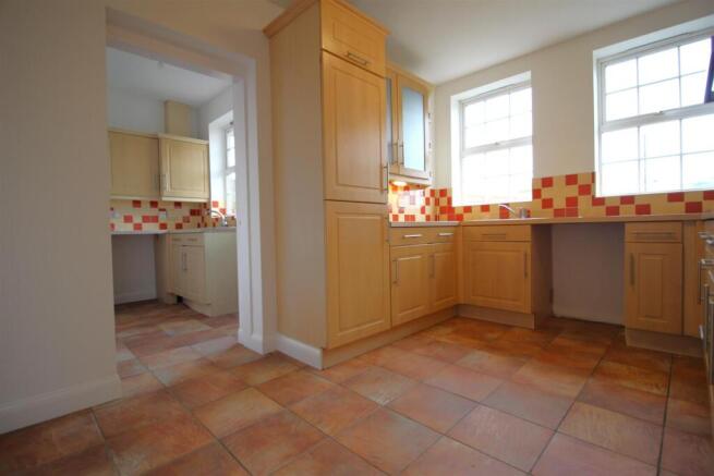 Kitchen2.JPG
