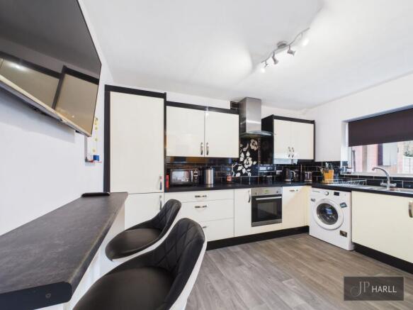 3 bed Semi-Detached for sale Image 8