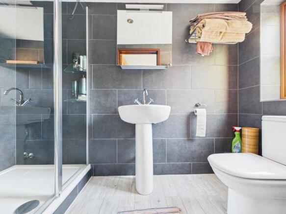 En-Suite To Master Bedroom