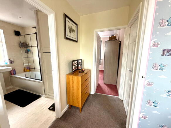 3 bed Semi-Detached for sale Image 10