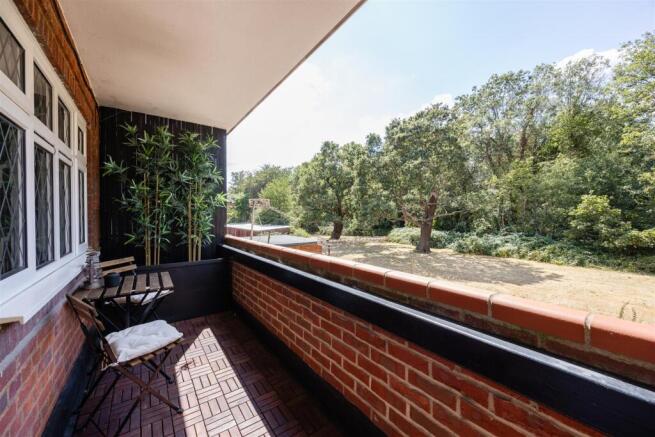 Rivenhall Gardens, E18