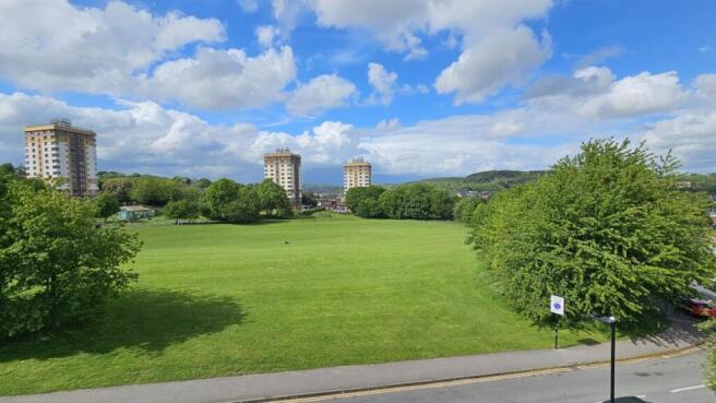 2 bed Apartment to rent Image 5