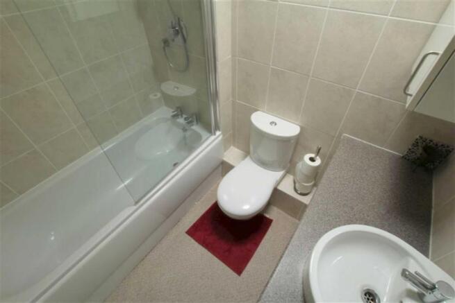 FAMILY BATHROOM