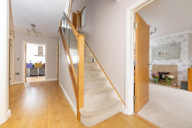 6 bed Detached for sale Image 8