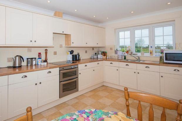 Kitchen/Breakfast Rm