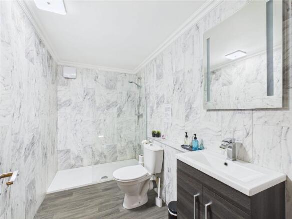 4 bed Detached for sale Image 3