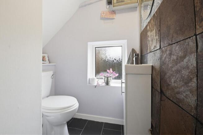 4 bed Semi-Detached for sale Image 11