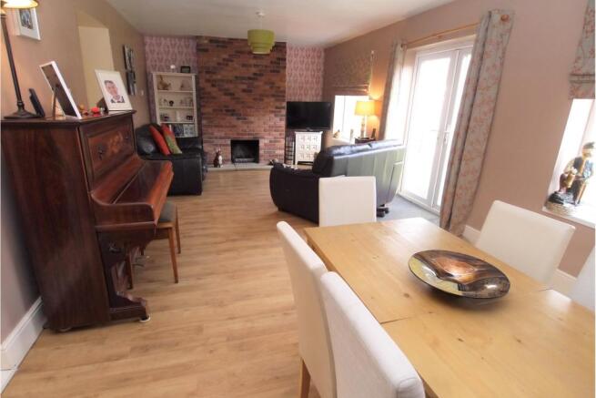 Lounge/Dining Room