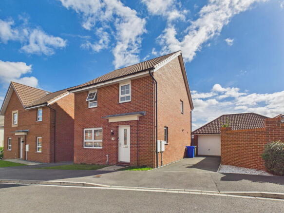 4 bed Detached for sale in whitby
