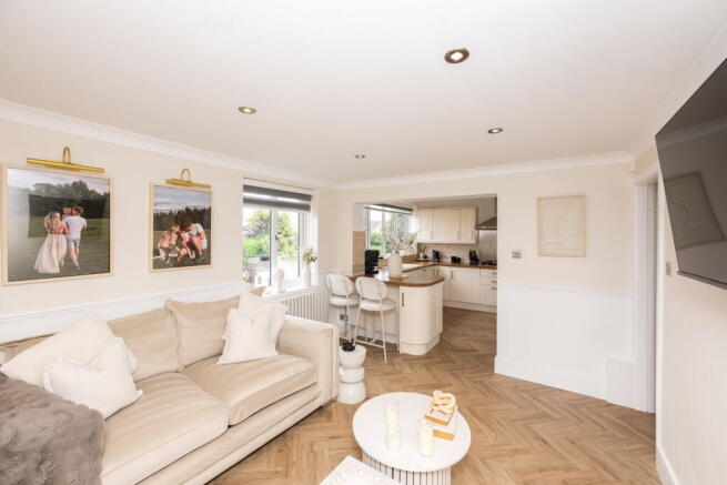 4 bed Detached for sale Image 4