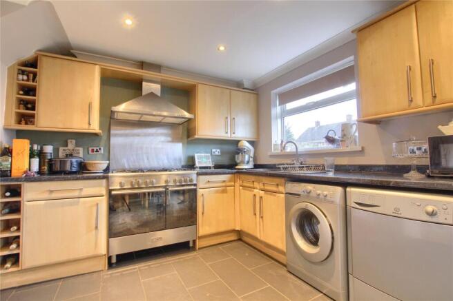 3 bed Semi-Detached for sale Image 6