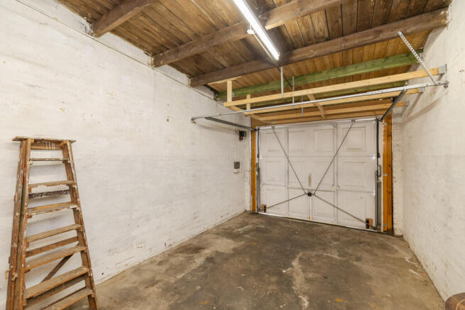 Garage at 23 Relugas Lane, The Grange, Edinburgh, EH9 2LS off Relugas Road photo 4