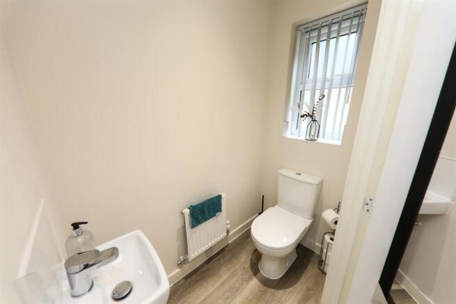 4 bed Town House for sale Image 5