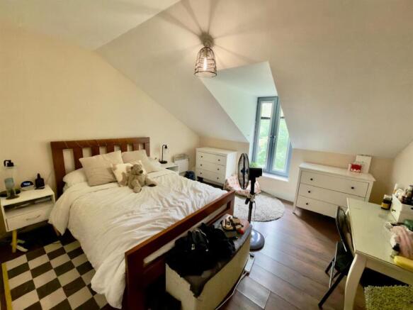 2 bed Apartment to rent Image 4