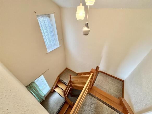 4 bed Semi-Detached for sale Image 10