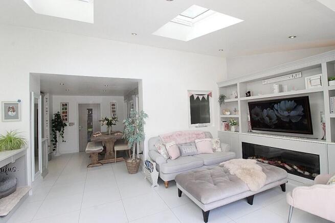 4 bed Detached for sale Image 9