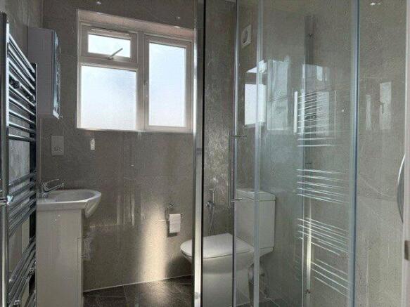 Famliy Shower Room