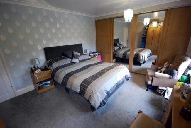 MASTER BEDROOM: